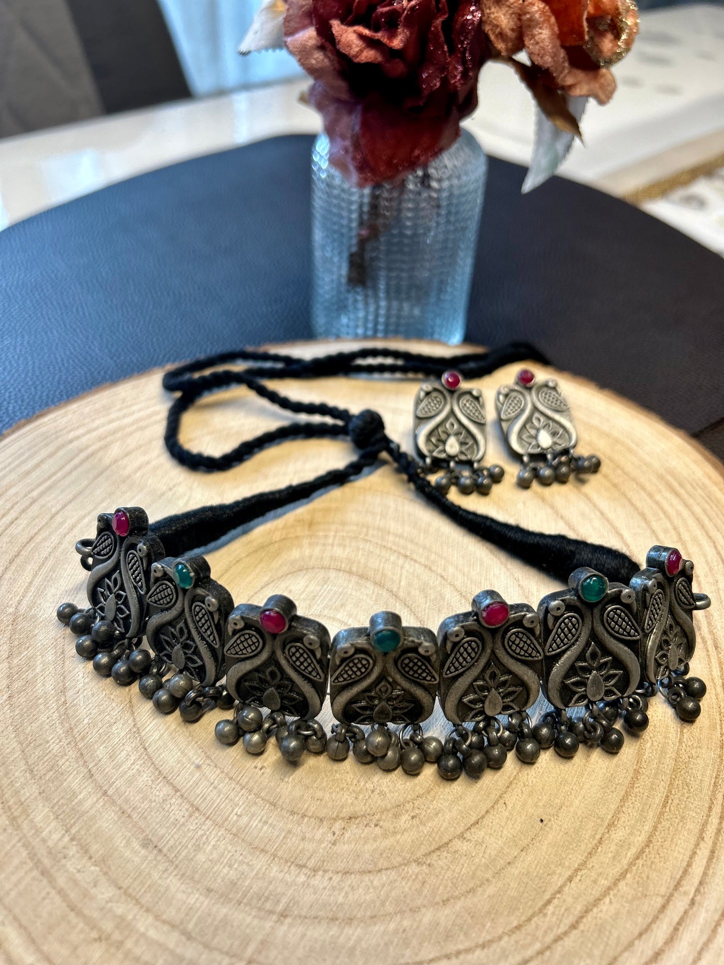 Antique style choker with red and green beads, with earrings