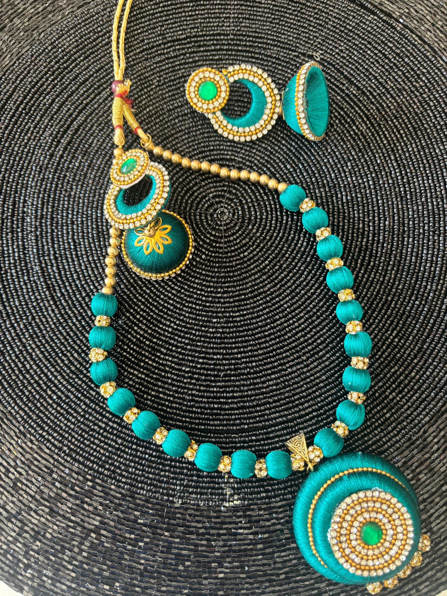 Threadwork necklace set with circular rings pendent