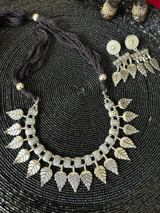 Series of leaves - choker style necklace with earrings