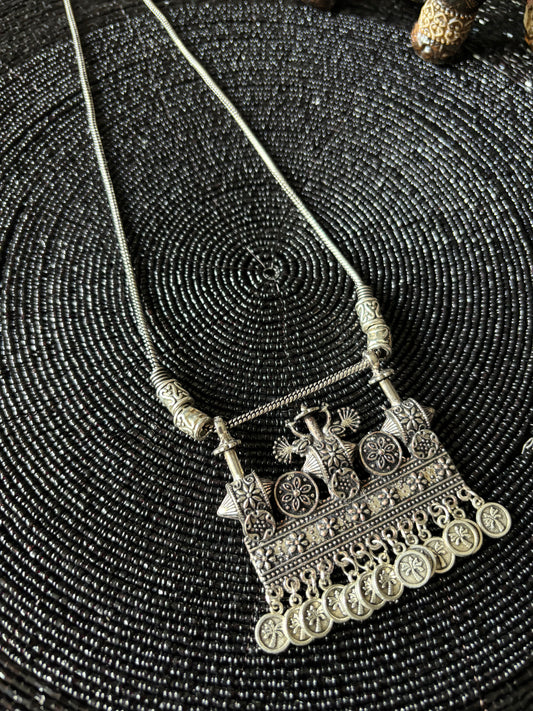 Ketten - oxidized long necklace with Train pendent